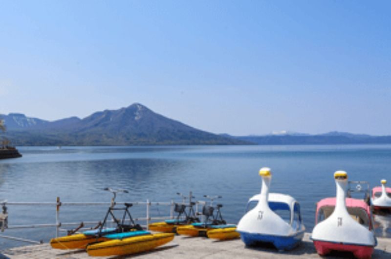 Hokkaido Regular Sightseeing Bus: D Lake Shikotsu & Lake Toya Round Trip Course (Audio Guide Course) - At a glance: lakes, lunch, and a ropeway