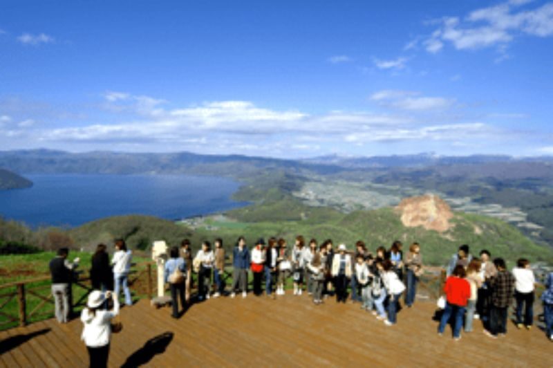 Hokkaido Regular Sightseeing Bus: D Lake Shikotsu & Lake Toya Round Trip Course (Audio Guide Course) - The audio guide and what to expect from the language support