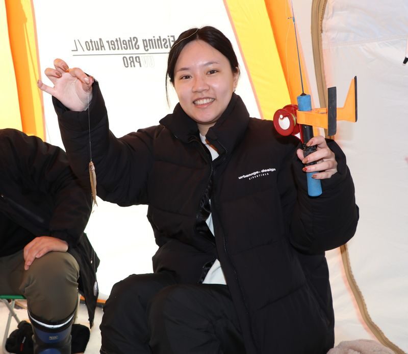 Hokkaido, Sapporo Ice Fishing: Sapporo Smelt Fishing Experience - From Sapporo Station to a Frozen River