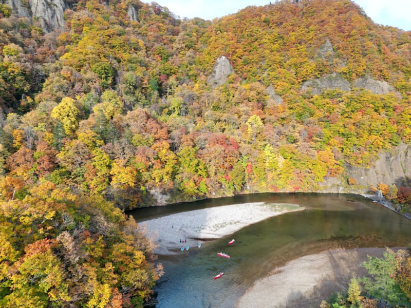 Hokkaido, Sapporo, Jozankei: Gently cruising while enjoying the scenery ~Relaxing Canoe Tour~ (with bonfire & roasted marshmallows) - Who will enjoy the pace