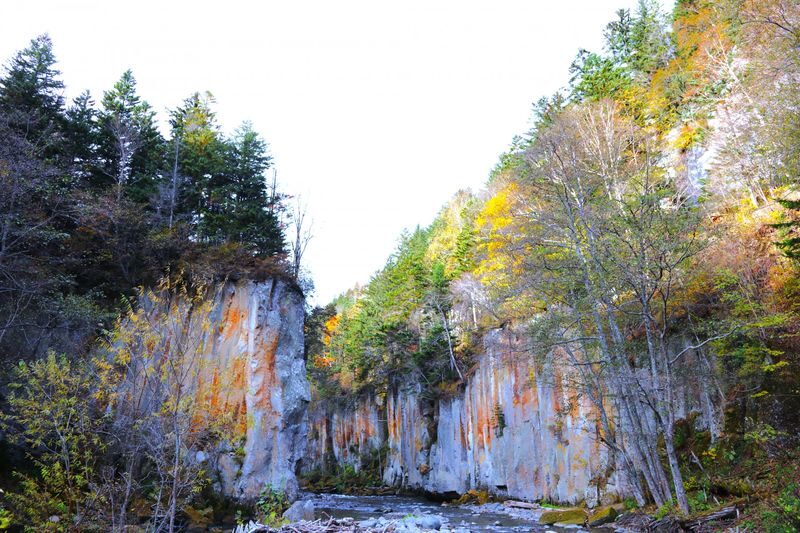 Hokkaido Sounkyo Gorge Autumn Foliage Day Trip: Sounkyo Onsen Town, Ginga & Ryusei Waterfalls, Mt. Kurodake Ropeway, and - Obako Gorge rounds out the route