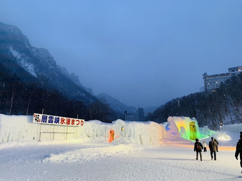 Hokkaido Super Chill 2-Day Light Trip | ROYCE Chocolate Factory, Asahiyama Zoo, Biei Seven Star Tree, Shirahige Falls, Bibai Snowland Fun, Ningle Terrace Illumination | Chinese Tour Guide - Price, pace and practical details