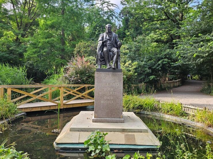 Holland Park Walk by Sams Walks - Park Features