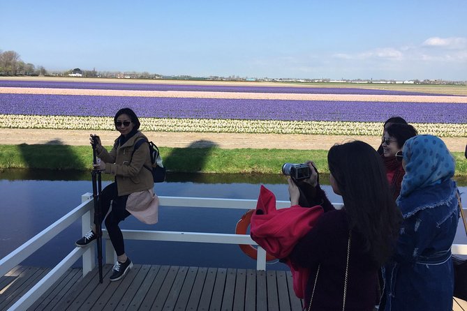 Holland Spectacle (Keukenhof Tulips Garden & Giethoorn) - Cancellation Policy and Minimum Traveler Requirement