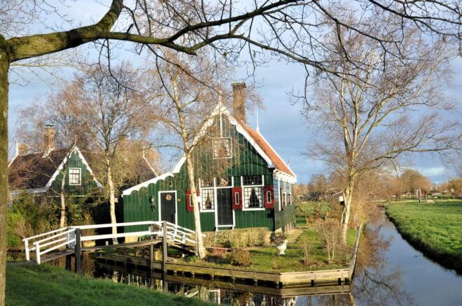 Holland's Finest: Zaanse Schans, Volendam, Marken - Taking in Volendams Scenic Local Sights