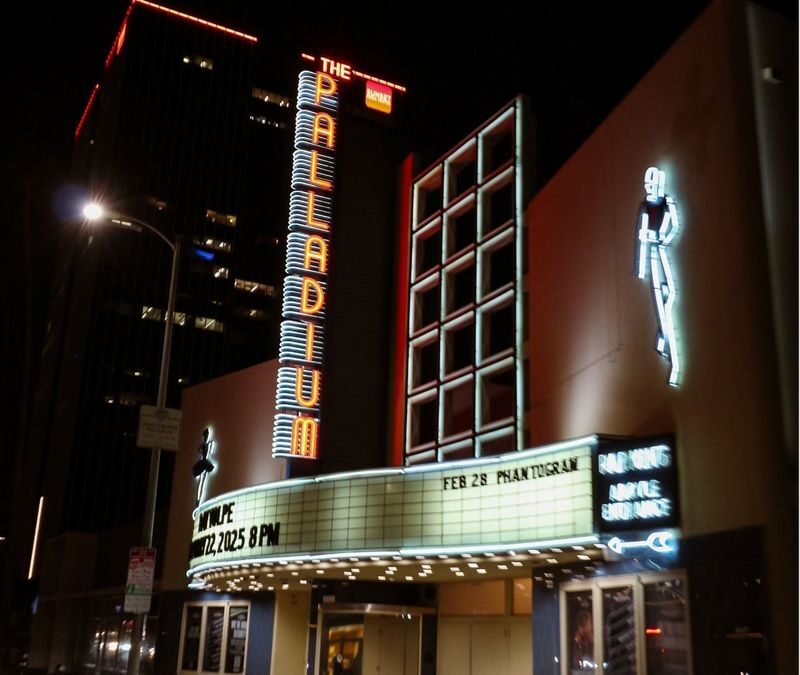 Hollywood Night Tour in Los Angeles with Griffith Observatory - Who should book this Hollywood night tour?