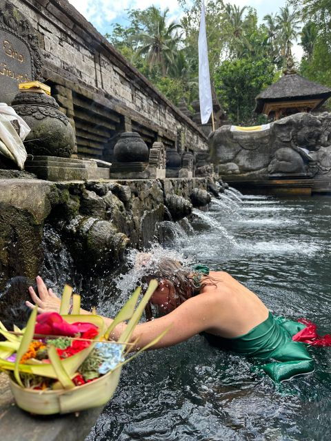 HOLY BATH IN TIRTA EMPUL TEMPLE - Benefits of the Holy Bath