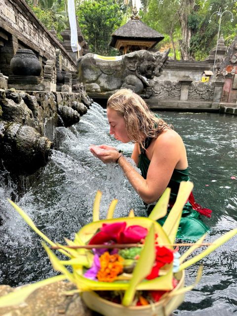 HOLY BATH IN TIRTA EMPUL TEMPLE - Features and Facilities Available