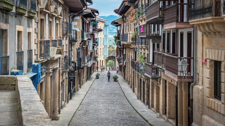 Hondarribia: City Highlights Guided Walking Tour - Historic Architecture and Landmarks