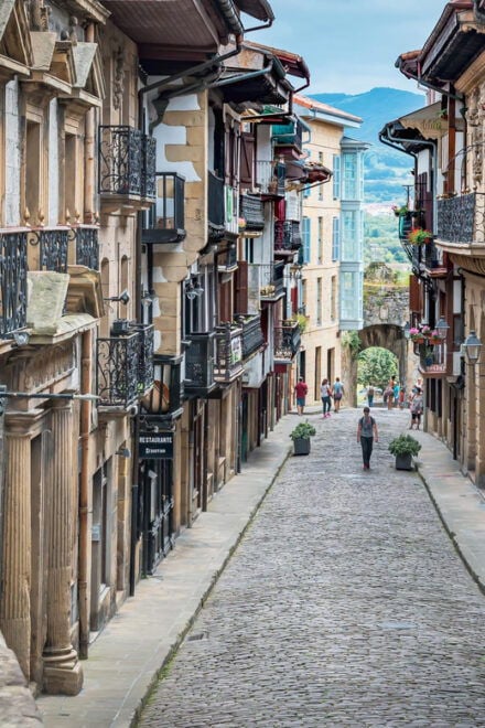 Hondarribia: Essential Walking Tour of the Citys Landmarks - Explore Hondarribias Old Town