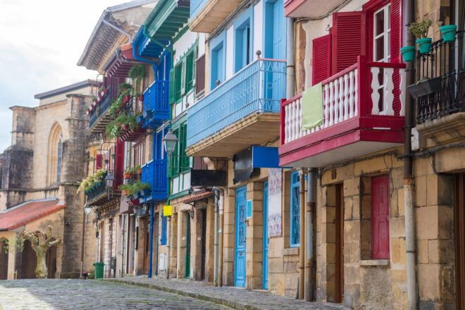 Hondarribia: Essential Walking Tour of the Citys Landmarks - Visit Plaza De Armas