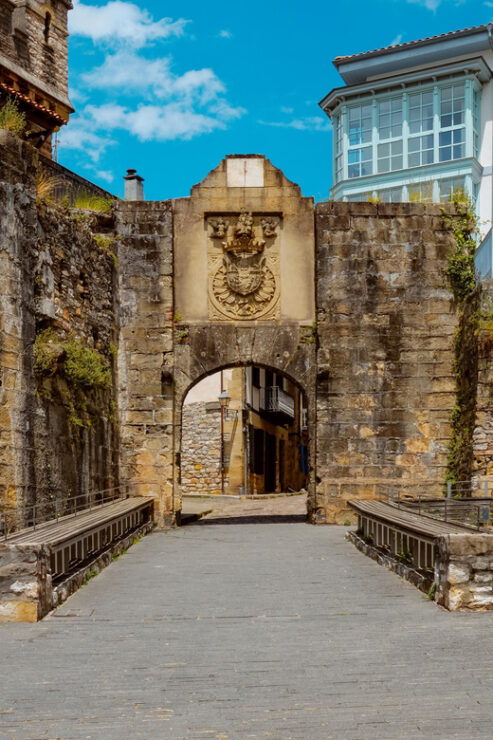 Hondarribia: Private Walking Tour With Beer or Wine - Itinerary Highlights