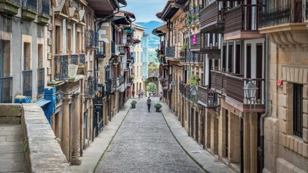 Hondarribia: Private Walking Tour With Beer or Wine - Frequently Asked Questions