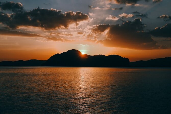 Hong Island by Starlight John Gray's Sea Canoe - Sunset and Bioluminescence