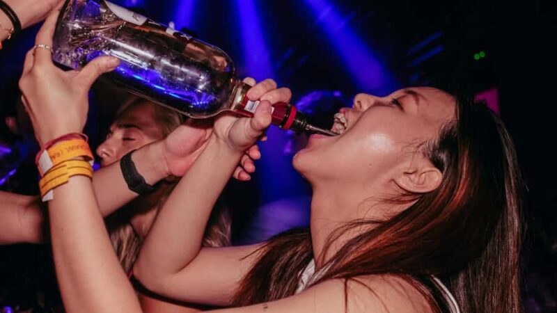 Hong Kong: #1 Pub Crawl! 3 Bars & FREE CLUB ENTRY - Who Should Consider This Tour?