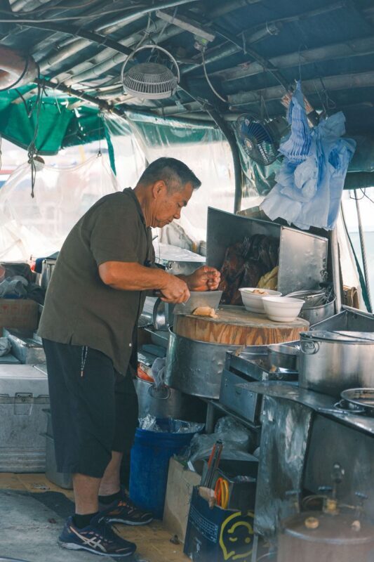 Hong Kong Fishermans Wharf Ticket | Enjoy a boat tour of Aberdeen Fishing Village, savor fresh seafood, visit the floating houseboat, try pier fishing, and experience the unique fishing culture of Hong Kong! - Practical details that can shape your visit