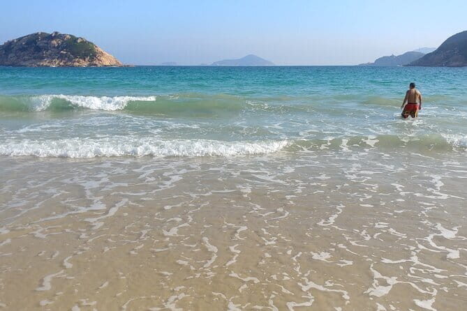 Hong Kong Full-Day Private Walking Tour with a Local Guide - Discovering Hong Kong: What to Expect