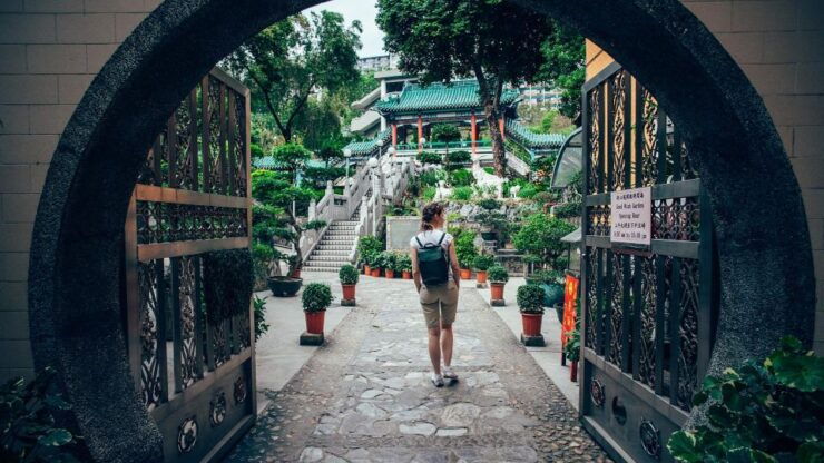 Hong Kong : Must-See Attractions Walking Tour - Key Attractions