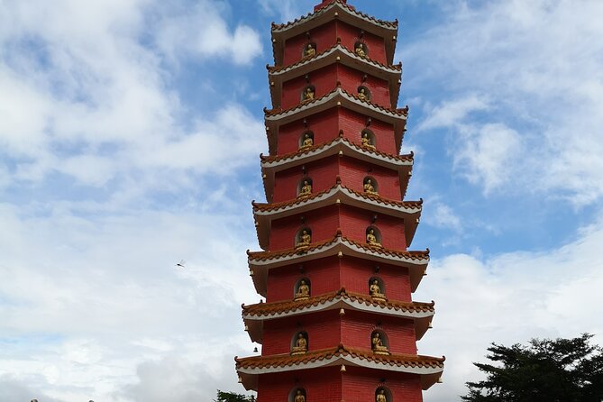 Hong Kong : Must-See Walking Tour With A Guide - Frequently Asked Questions