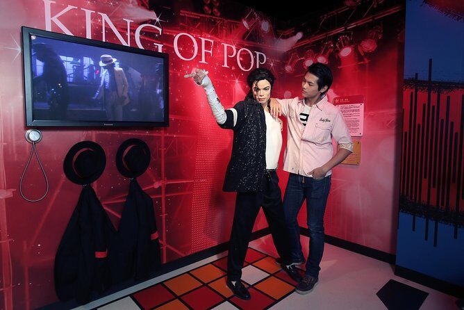 Hong Kong Night Tour: Peak Tram Rides plus Madame Tussauds - Madame Tussauds: A Fun and Interactive Museum