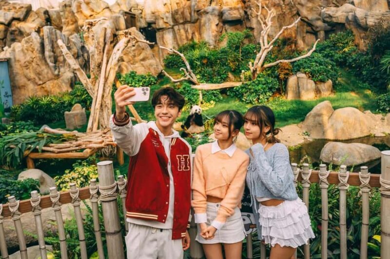 Hong Kong: Ocean Park Entry Ticket + OceanFasTrack Pass - An In-Depth Look at the Experience