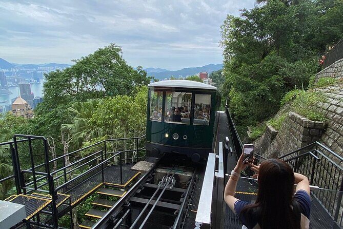 Hong Kong Peak Tram with Tour Guide/Skip the line/Fastlane - Good To Know