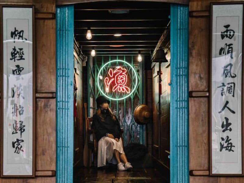 Hong Kong: Sampan Tour, Lamma Island, and Seafood Lunch - Why This Tour Works for Travel Lovers