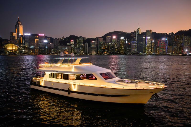 Hong Kong Starlight Night Tour Western-style luxury yacht cruises - The quick take