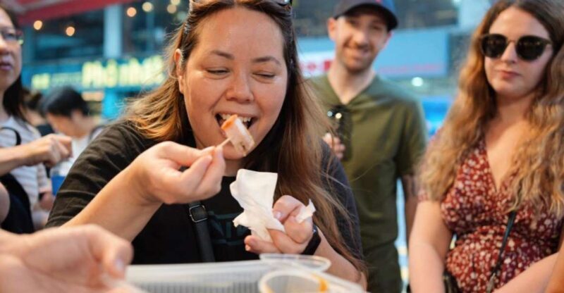 Hong Kong Street Food Tour with Locals - Dim Sum, Wonton - Group Size & Duration: Intimate & Manageable