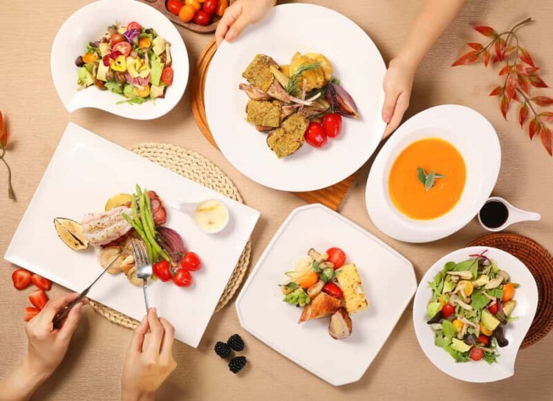 Hong Kong: Twilight or Symphony of Lights Cruise with Dinner - The Experience Breakdown