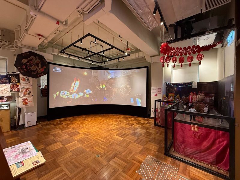 Hong Kong Villains Hitting & Fire Dragon Cultural Heritage Tour - Take a Hong Kong-style tea break