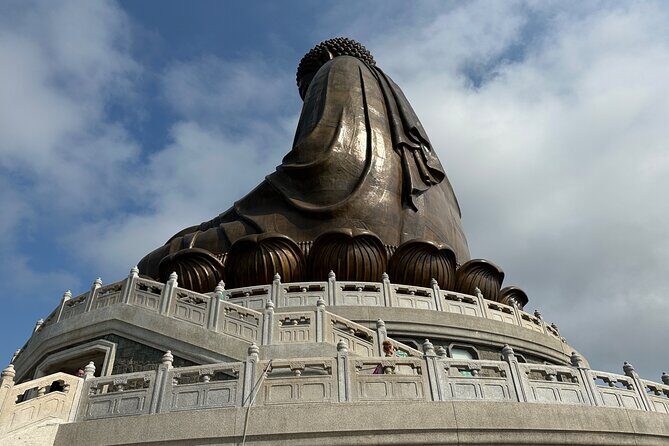 Hong Kong's Top 2 sites: Private Victoria Peak & Big Buddha Tour - An In-Depth Look at the Tour Itself