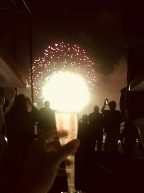 Honolulu: 1-Hour Friday Night Fireworks Cruise with Drinks - Good To Know