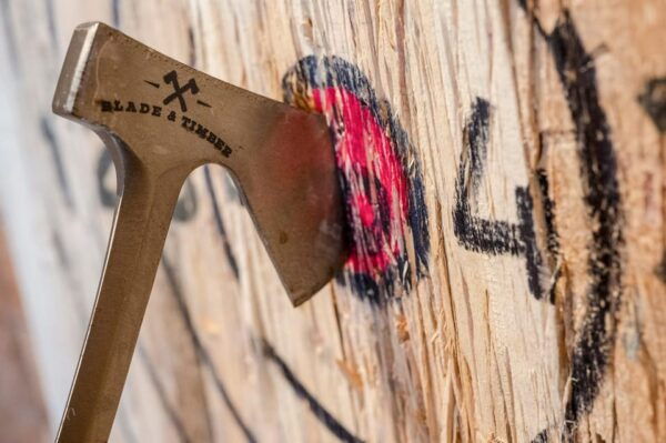 Honolulu: Blade & Timber Axe Throwing - Improving Axe Throwing Skills
