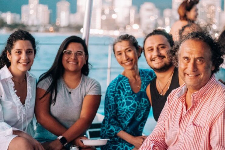 Honolulu: Friday Night Fireworks Cruise With Music - Review Summary