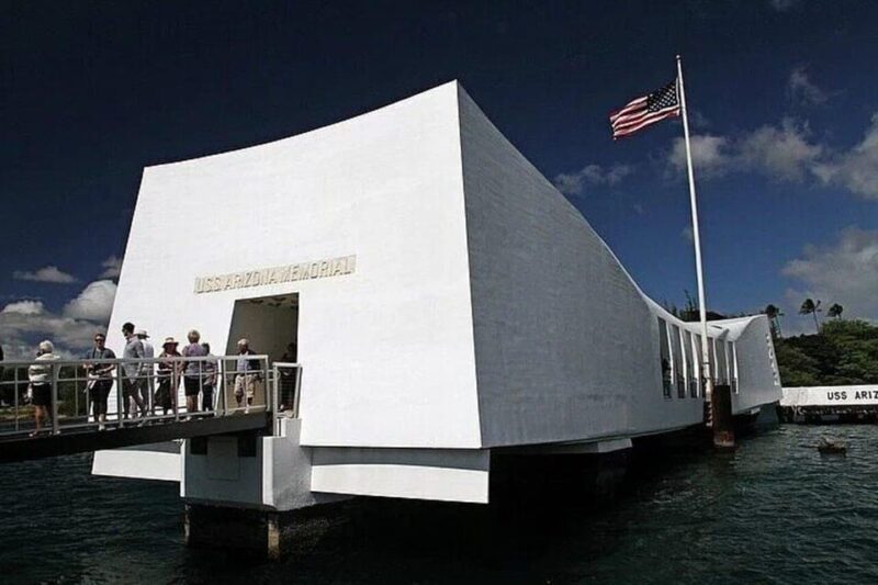 Honolulu: Pearl Harbor, USS Arizona and Battleship Missouri - Who Would Love This Tour?