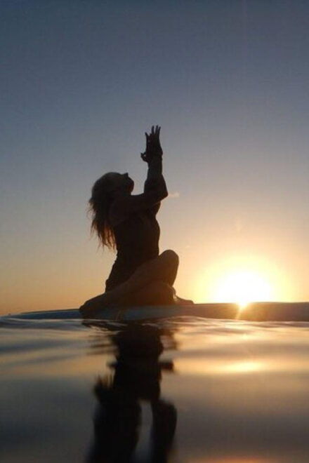 Honolulu: Sunset SUP Yoga Class - Instructor and Group Size
