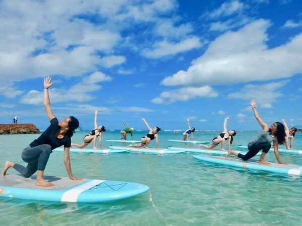 Honolulu: SUP (Standup Paddleboard) Yoga Class - Group Size