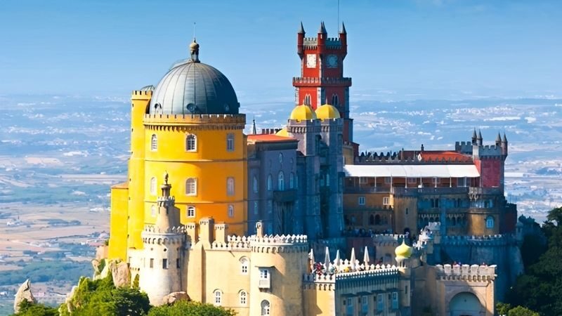 Hop-on hop-off bus ticket to castles and palaces in Sintra - Sintra rewards a plan that can bend