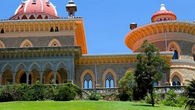 Hop-on hop-off bus ticket to castles and palaces in Sintra - Make room for Monserrate Palace