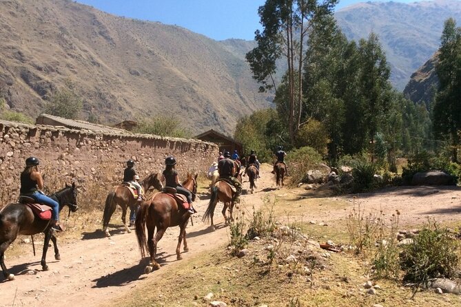 Horseback Riding in Miradores Del Valle Del Cusco, Perú - The Sum Up