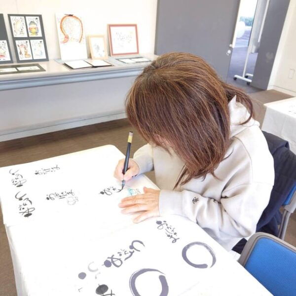 Horyuji Temple: Guided Tour & Write Your Name in Kanji! - Personalizing Your Kanji Artwork