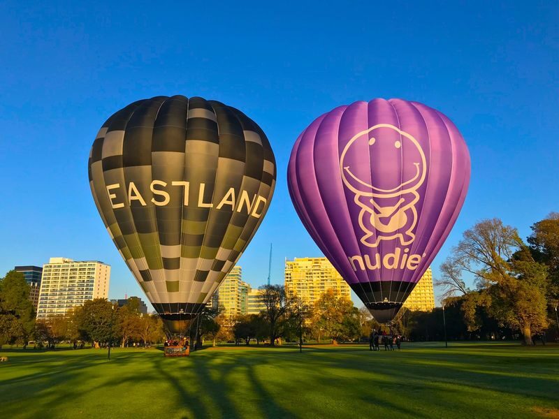 Hot Air Balloon Flight Experience in Melbourne - A one-hour flight, with no fixed view from the basket