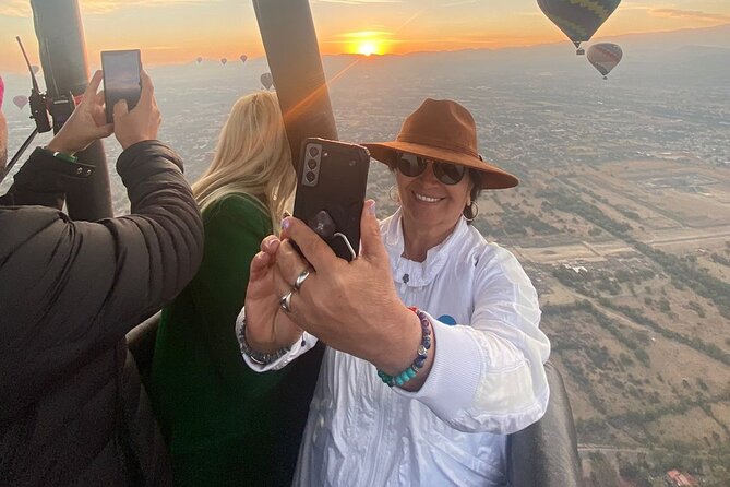 Hot Air Balloon Flight in Teotihuacán With Breakfast - Select Date and Travelers
