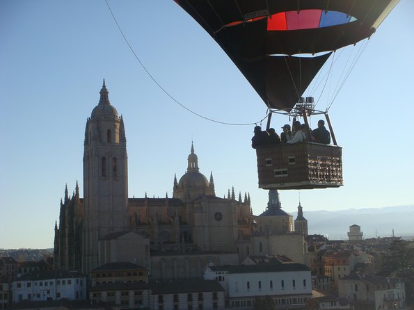 Hot-Air Balloon Ride Over Segovia With Optional Transport From Madrid - Recommended Clothing and Equipment