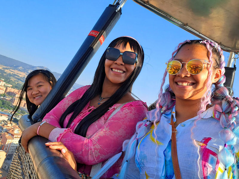 Hot air balloon ride with optional pick-up from Barcelona - Comparing the two prices