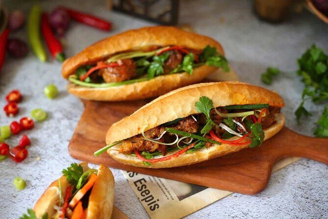 (HOT) Hanoi Guided Street Food and Train Street Tour with Local - Relaxation at Hoan Kiem Lake and Walking Street