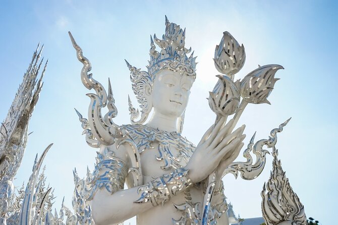Hot Spring, White Temple, Blue Temple & Black Museum W/ Lunch - The Sum Up