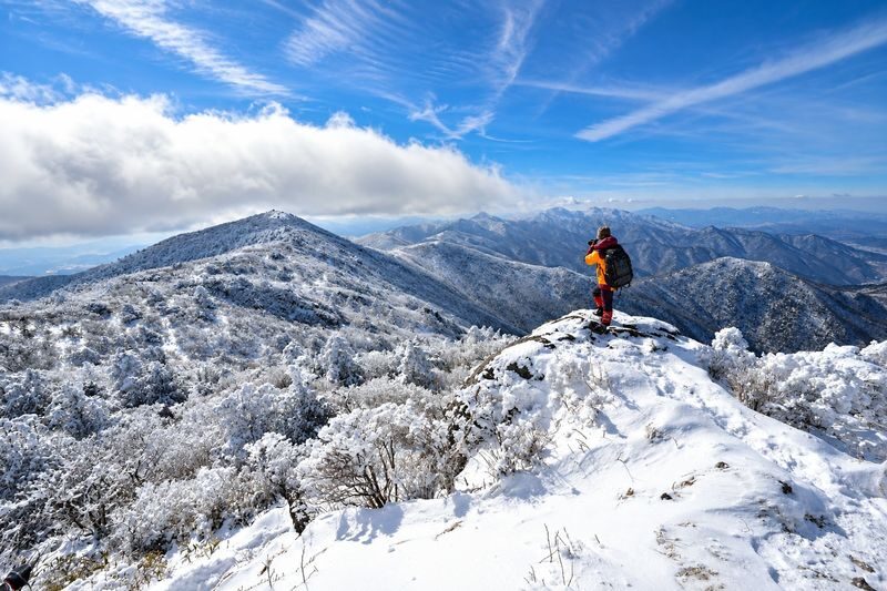 (Hotel Pick-up) Muju Deogyusan Ski & Snow Hiking Day Tour from Busan - Leaving Busan for a day in the snow