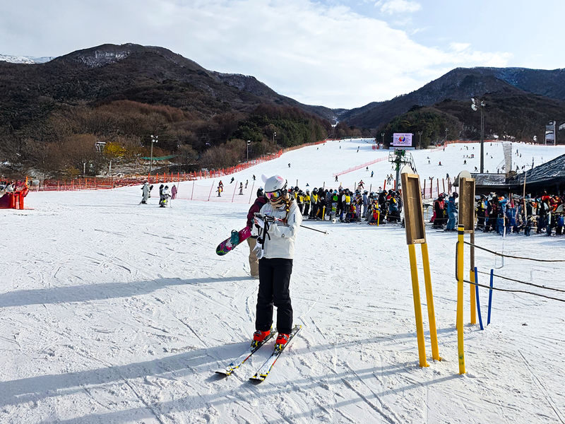 (Hotel Pick-up) Muju Deogyusan Ski & Snow Hiking Day Tour from Busan - What beginner lessons can add